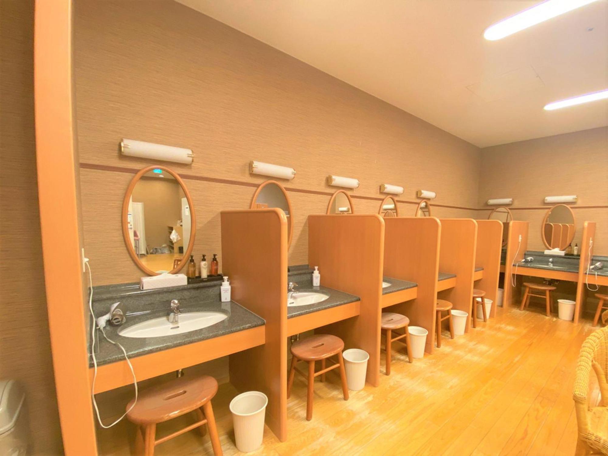 Sapporo Prince Hotel Екстер'єр фото A Japanese onsen's washing room